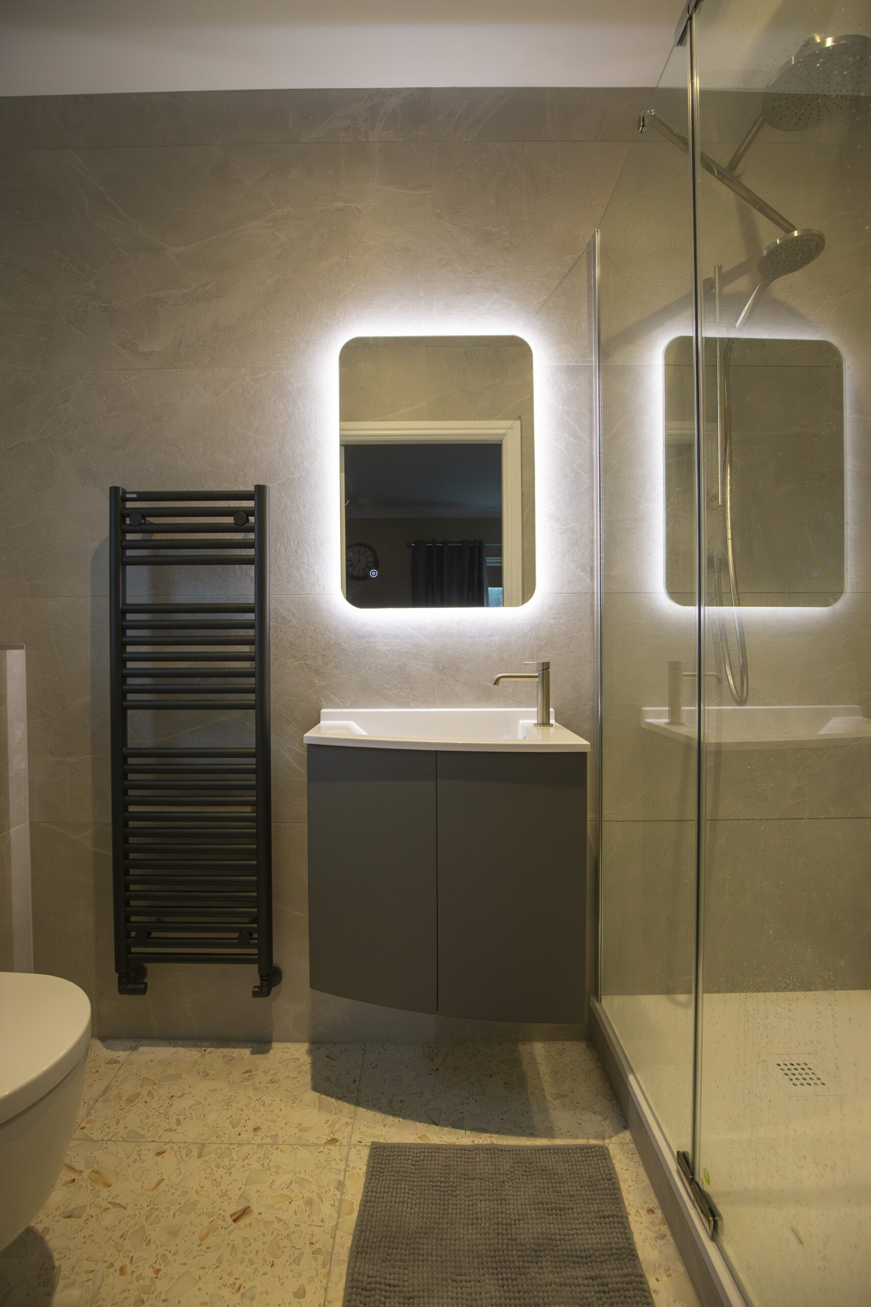 Sink and lit up mirror house NO 5